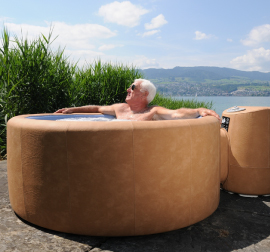 jacuzzi Softub Sportster 140 za solo razvajanje ali v dvoje. Barvna kombinacija: Kamelja // perla