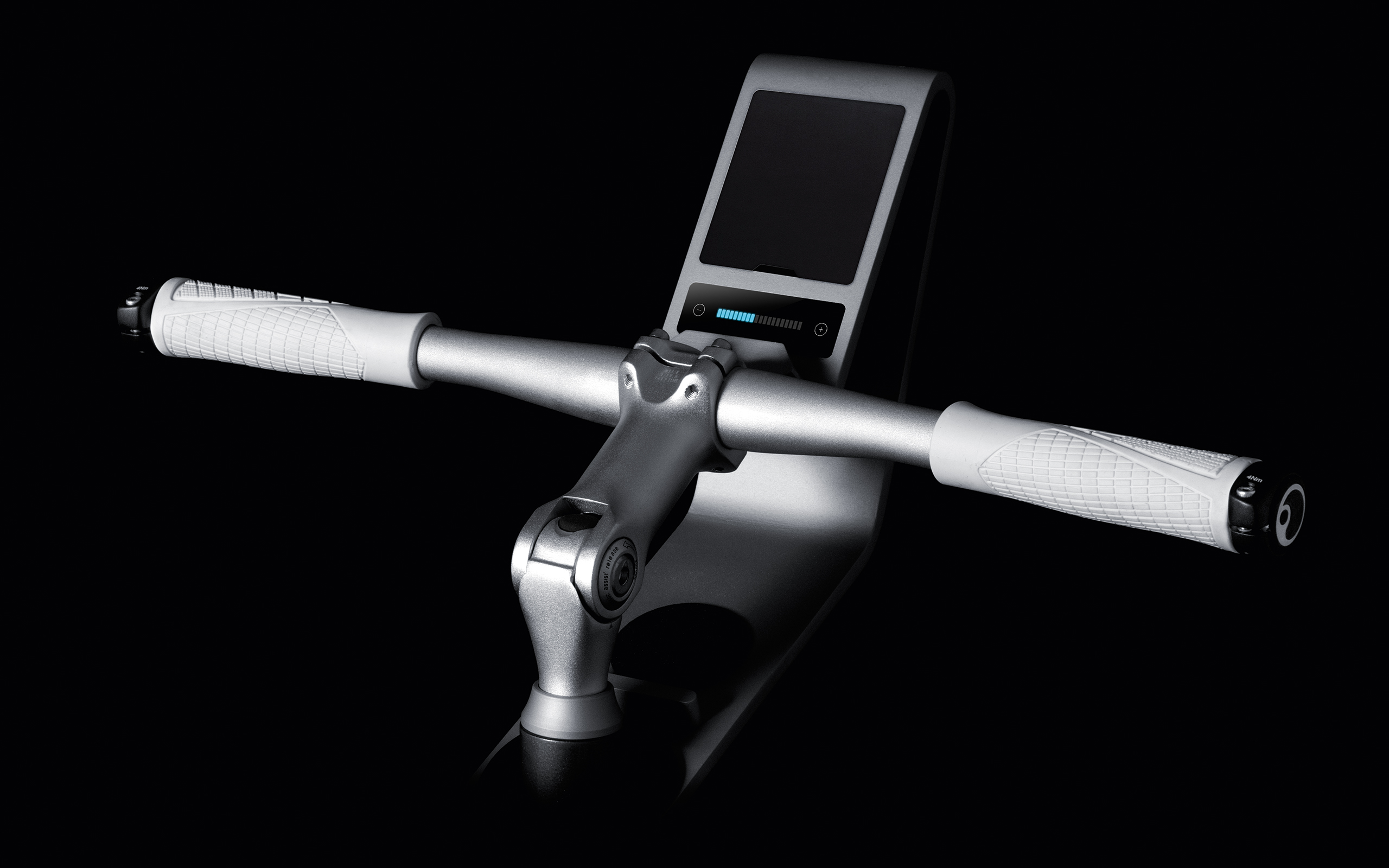 ACT ERGOMETER s tablico ACT ERGOMETER s tablico sobno kolo, na katerega lahko namestite katero koli pametno napravo (iOs ali Android)