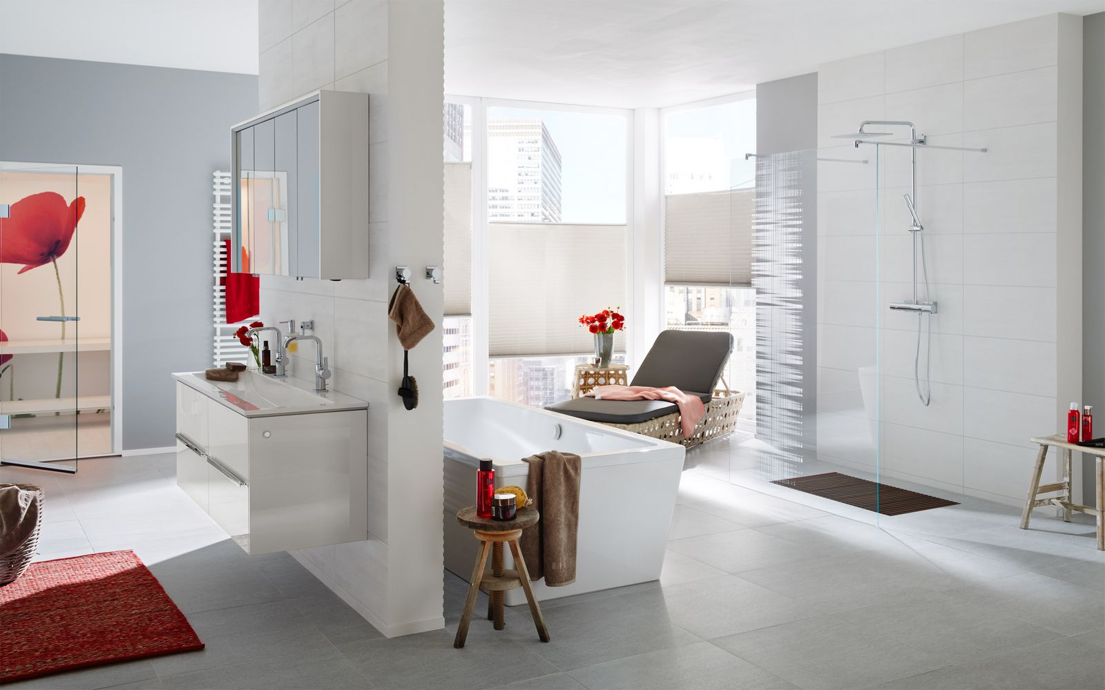 Turška Savna Klafs D6 v minimalističnem belo - rdečem ambientu. Poliesterska parna savna, motiv maka.