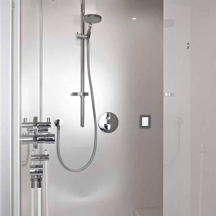 Parni Tuš Savne Klafs v beli barvi s krom dodatki