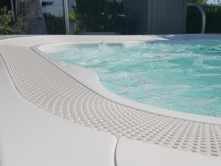 11a03-jacuzzi_minipiscina_profile_spa_idromassaggio--1- 11a03-jacuzzi_minipiscina_profile_spa_idromassaggio--1-